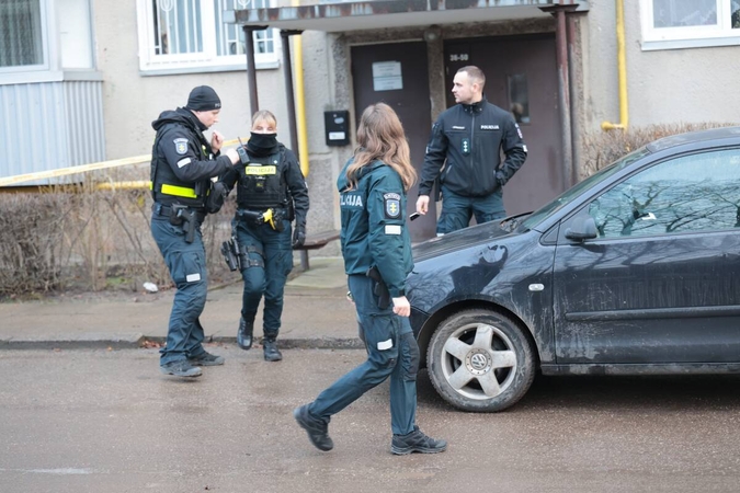 Jurbarke, bute, rasta negyva moteris ir leisgyvis vyras 