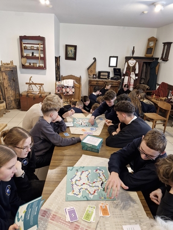 Pažintis: žaidimo pristatymo akimirka Babtų kraštotyros muziejuje.