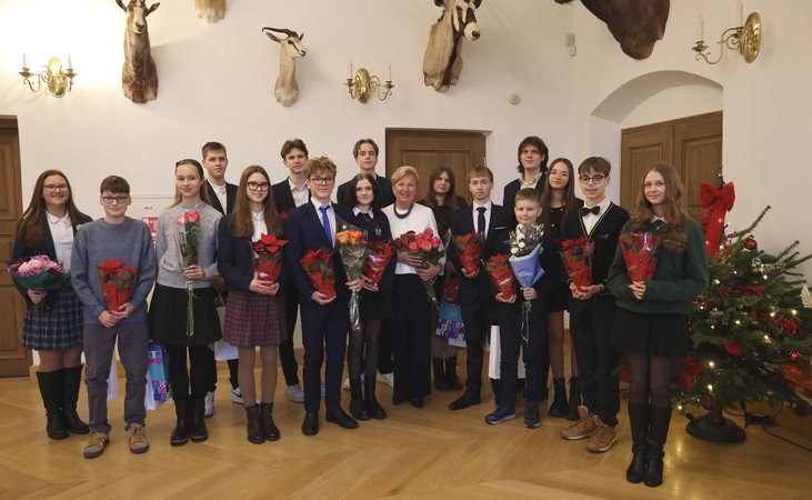 Parama: stipendijos skirtos šešiolikai šauniausių moksleivių iš dešimties Kauno rajono gimnazijų.