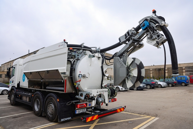 Pirkinys: „Giraitės vandenys“ už Kauno rajono savivaldybės lėšas įsigijo naują plovimo mašiną.