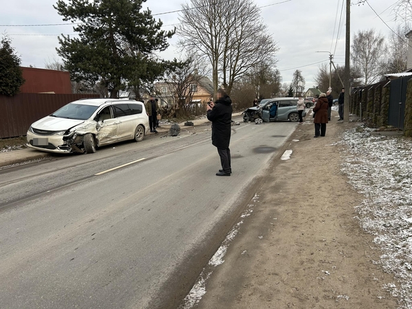 Vilniuje susidūrė du automobiliai – nukentėjo moteris 
