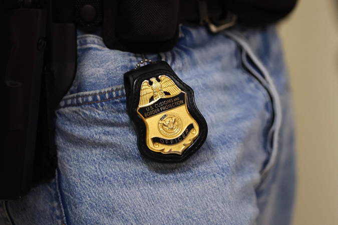 JAV sutrumpino migrantų darbo leidimų galiojimo laiką