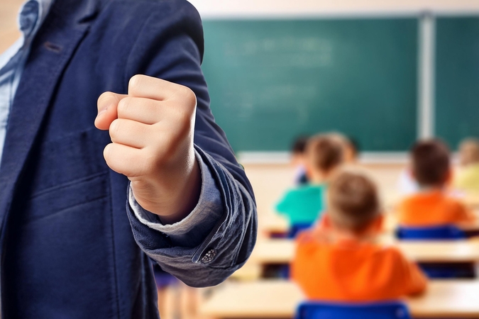 Teisės: tvarkas pažeidžiantys mokiniai negali būti pašalinti iš mokyklos, jei jie yra jaunesni nei 16 metų.