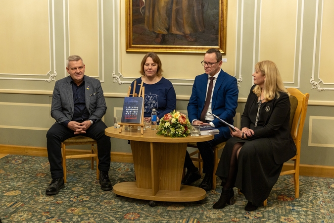 Svečiai: renginyje dalyvavo J. Vaičenonis (kairėje), Vilma Bukaitė, A. Svarauskas ir I. Jakubavičienė.
