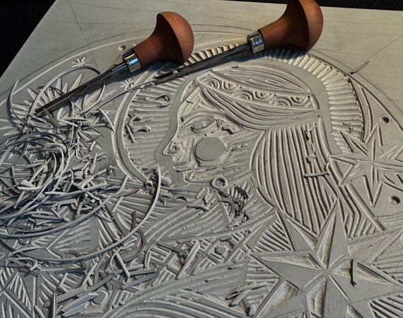 Galimybė: šią savaitę klaipėdiečiai turės progą išbandyti lino raižinių meną.