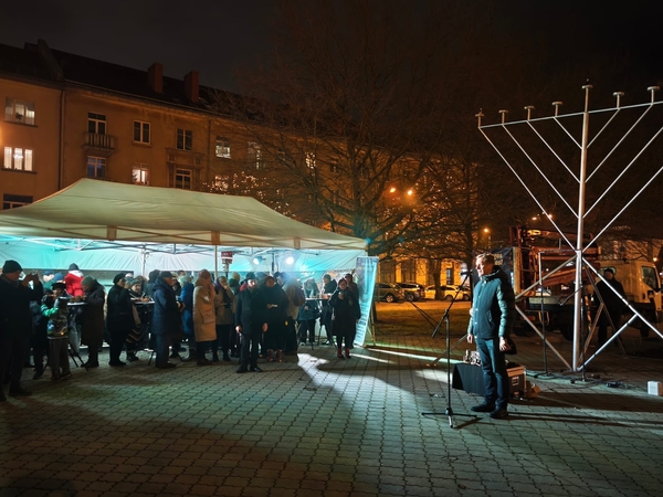 Akimirka: didžiosios menoros uždegimo iškilmėje dalyvavo ir Klaipėdos meras A. Vaitkus.