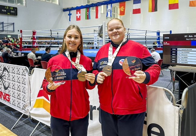 Sėkmė: M. Griškonytė (kairėje) ir E. Leščik – Europos jaunių čempionato prizininkės.