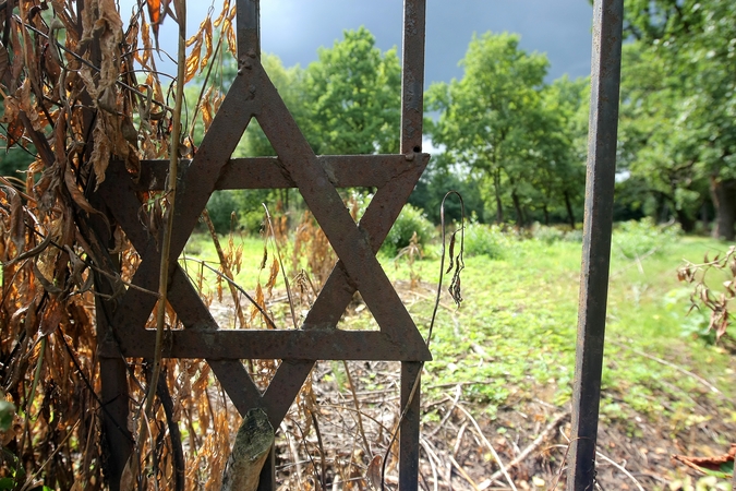 Ginčas: Klaipėdos žydų bendruomenę papiktino tai, kad žydų kapinėse buvo palaidotas stačiatikis, todėl nuspręsta parengti laidojimo tvarkas reglamentuojančius dokumentus.