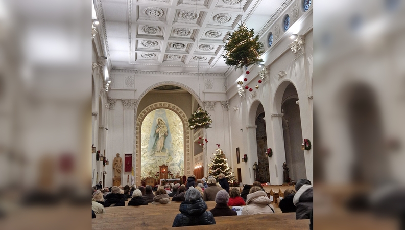 Dėmesys: pasiklausyti giesmių atvyksta ir klaipėdiečiai, ir miesto svečiai.