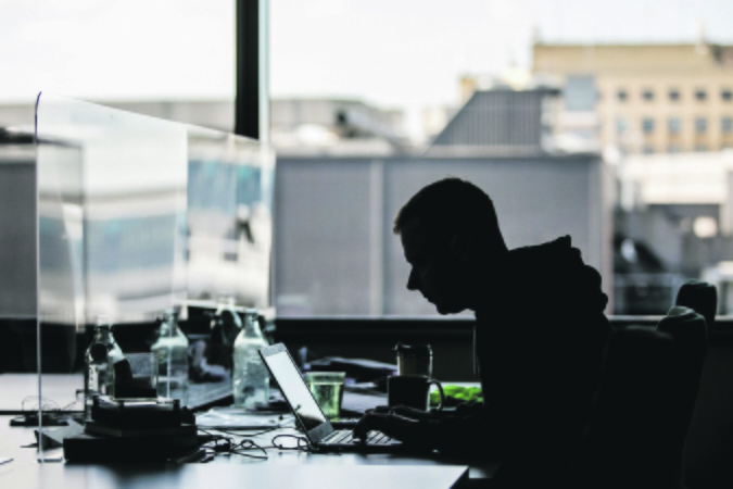 Praktika: pasak ekspertų, darbuotojų požiūris į DI Lietuvoje išsiskiria, greičiausiai šį instrumentą prisijaukina ir į kasdienę veiklą integruoja jaunesni specialistai ir technologijų sektoriaus atstovai.