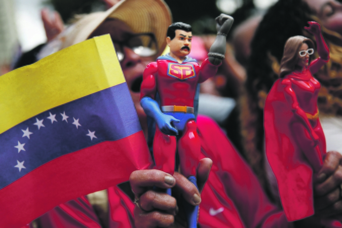 Simbolis: šalininkams N. Maduro – drąsus kovotojas su amerikiečių imperialistais. Jo įsikūnijimas – komiksų herojus Super Bigote, supermenas su prezidento ūsais.