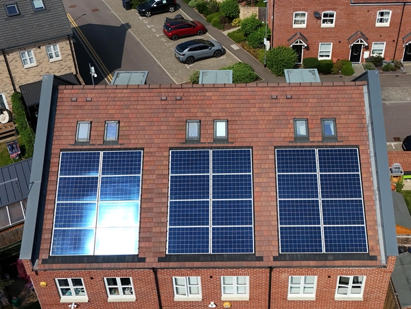 Saulės elektrinė ant stogo