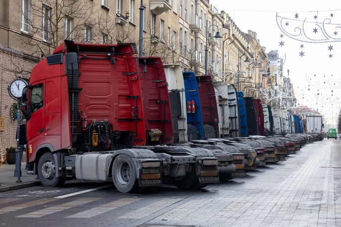 Vežėjų protestą surengusi „Linava“ valdžiai perdavė peticiją su 8 reikalavimais