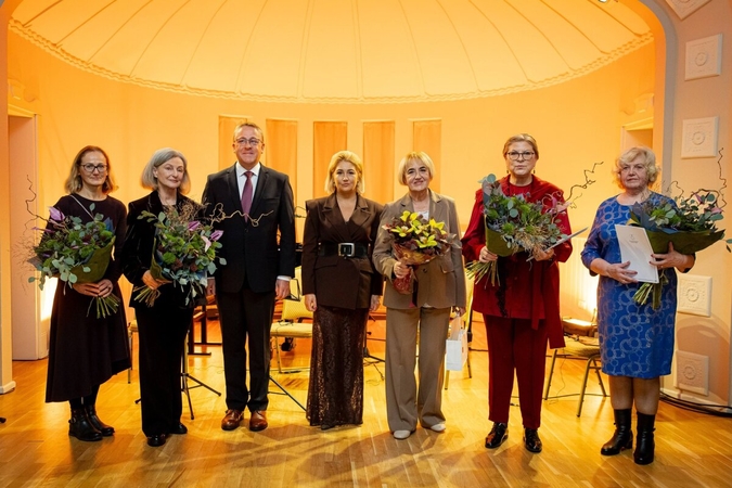 Palangos miesto garbės ženklai ir premijos įteikti penkioms palangiškėms