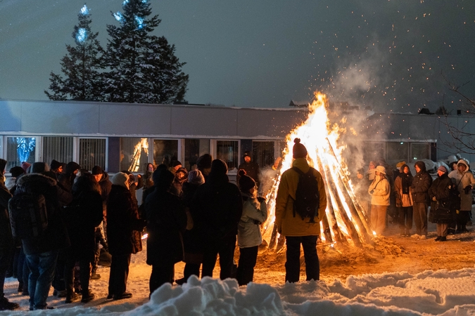 Atminimo laužų uždegimo ceremonija prie Vilniaus televizijos bokšto