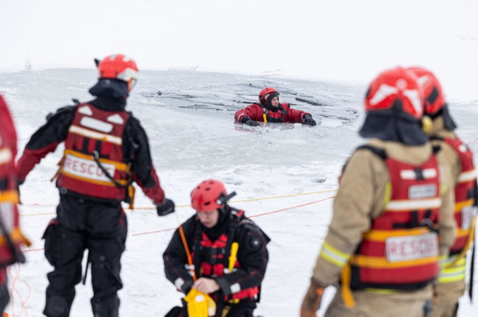 Gelbėjimo operacija Trakuose baigėsi tragiškai: nuskendo po ledu Galvės ežere nardęs žmogus