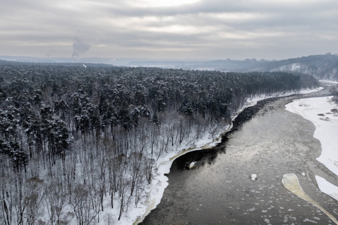 Vilniuje nuo užšalusio ledo į ligoninę pristatytas nepilnametis: rankoje sprogo petarda