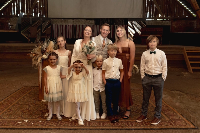 Laimingi: kuo daugiau vaikų, tuo didesnė Bružų šeimos laimė.