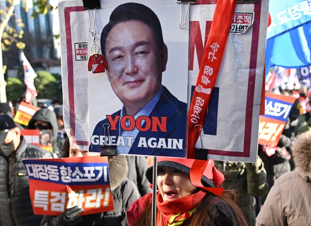 Pietų Korėjos teismas išdavė naują buvusio prezidento Yoon Suk-yeolo arešto orderį