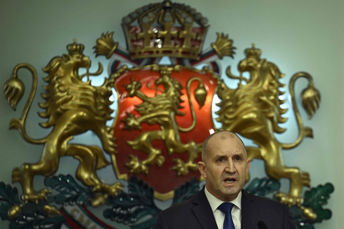 Prieš pirmalaikius rinkimus atsistatydina Bulgarijos prezidentas