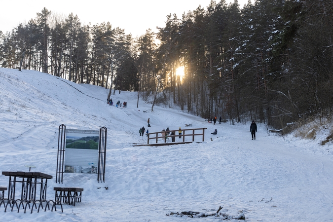 "Išsiilgę žiemos pramogų miestiečiai leidosi į gamtą"