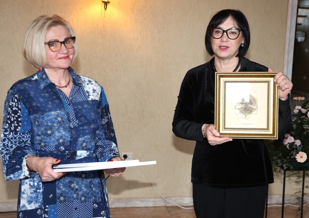 Dėmesys: Muniškių globos namų bendruomenę ir direktorę I. Augonienę (kairėje) pasveikino švietimo, mokslo ir sporto ministrė R. Popovienė.