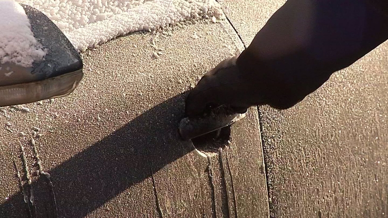 Atšalus orams – svarbūs patarimai vairuotojams: kaip nesugadinti automobilio