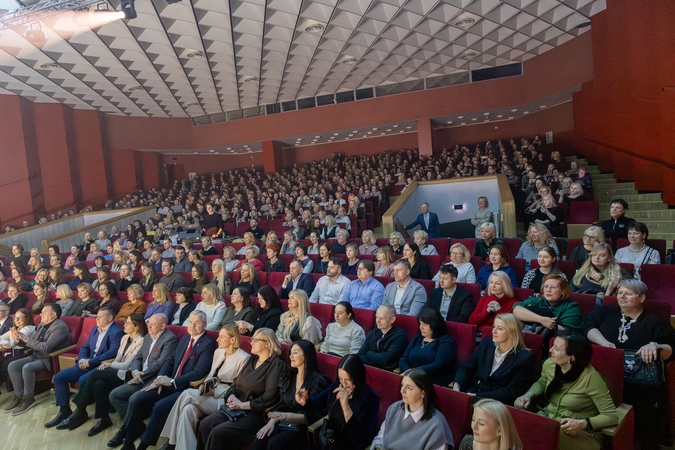 Renginys: kasmetis Kauno miesto poliklinikos kolektyvo susibūrimas skirtas jaukioje aplinkoje kartu pasidžiaugti tuo, kas nuveikta, kiek pasiekta, apžvelgti artimiausių kelių metų tikslus, siekius ir kryptį.