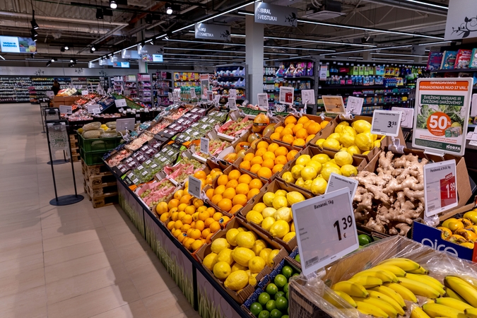 Nauda: „Norfos“ vaisių ir daržovių išpardavimo akcija turi bent kelias laimėtojų grupes: pirmadieniais nuo 17 val. sulaukiama pirkėjų antplūdžio, kurie vaisių ir daržovių nori įsigyti 50 proc. pigiau, o antradieniais, – kurie ypač vertina jų šviežumą.