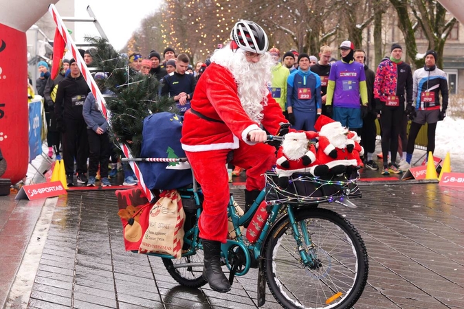 Kaune šimtai bėgikų įgyvendino naujametinius pažadus pradėti sportuoti
