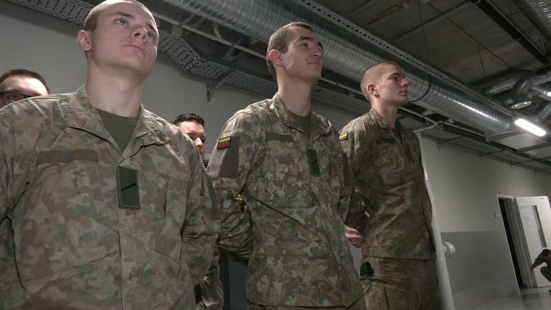 Po mokyklos – tiesiai į kariuomenę? Nauja tvarka palies tūkstančius jaunuolių