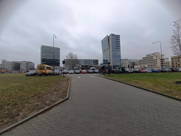 Apmokestinama automobilių stovėjimo aikštelė prie Seimo