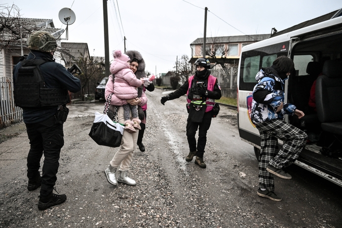 Ukraina nurodė evakuoti vaikus ir jų globėjus iš septynių rytinio fronto kaimų
