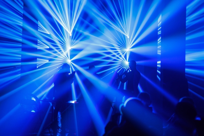 Duris atveria istorinis Šančių autobusų garažas: angare – chorinė muzika ir šviesų instaliacija