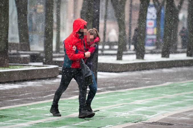 Tyrimai: mokslininkai nustatė, kad jei nėra savęs suvokimo, istorija pasikartoja, neigiamos šeimos interakcijos yra perduodamos iš kartos į kartą.