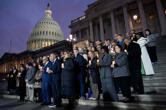 JAV Kapitolijaus riaušių metinės atskleidė šalies susiskaldymą