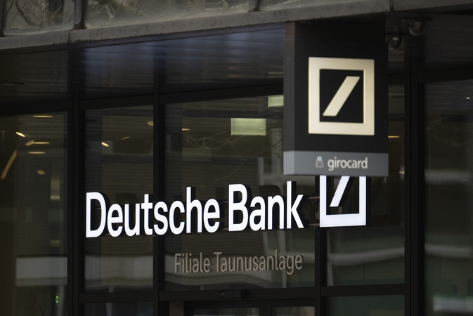 Kratos „Deutsche Bank“ biuruose: ieškoma rusų milijardieriaus pėdsakų