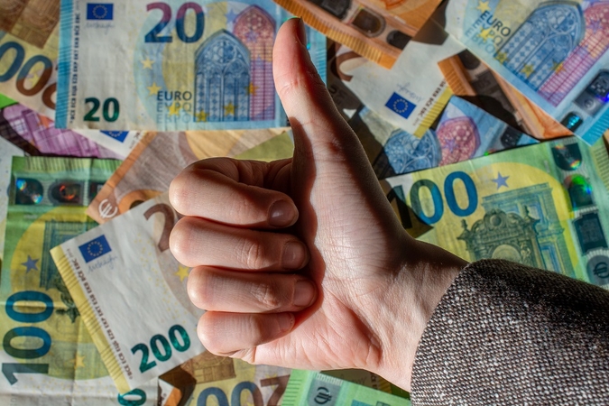 Lietuviai įvertino euro naudą: štai ką atskleidė apklausa