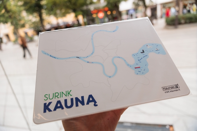 Pasiteisino: turistai teigiamai įvertino iniciatyvą keliauti po Kauno seninijas ir rinkti magnetukus.