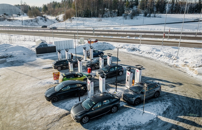 Poreikiai: elektromobilių įkrovimo stotelės Norvegijoje nestokoja klientų visais metų laikais.