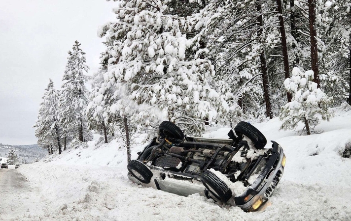 Rezultatas: anot specialistų, automobiliai į šalikeles ar griovius dažniausiai nuslysta dėl stabdymo klaidų.