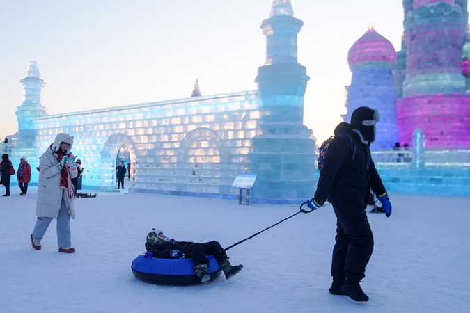 Tradicija: kiekvieną sausį atšiauriame Kinijos mieste Harbine rengiamas įspūdingas ledo skulptūrų festivalis.