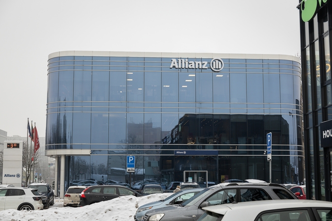 Skundas: „Allianz Lietuva“ klientams nepavyko nei užpildyti dokumentų, nei susisiekti su konsultantais.