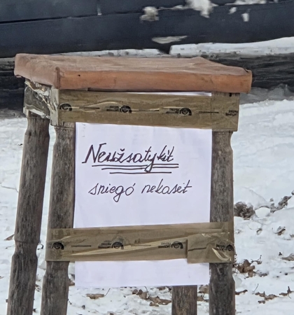 Pozicija: vienas kretingiškis supyko, kad kaimynai sniego nekasa, o mašinas įsigudrina statyti jo nukastoje vietoje. 