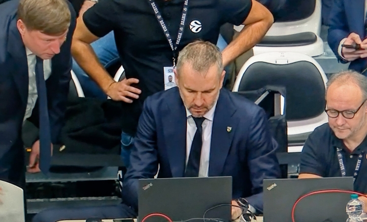 Protestas: T. Masiuliui per mačą Bolonijoje teko padirbėti prie sekretoriato kompiuterio.