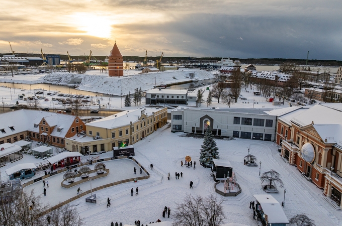 Pramoga: pasidžiaugti ledo čiuožykla paskutinį kartą šią žiemą klaipėdiečiai galėjo sekmadienį.