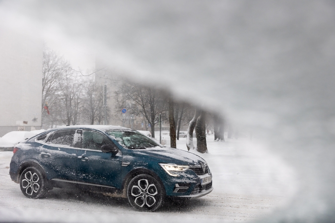 Praktika: gamintojų deklaruojamą nuvažiuojamą atstumą šaltis nubraukia kone perpus.