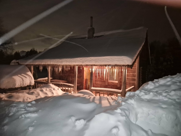 Malonumai: šaltą žiemos vakarą pirtis atgaivina kūną ir leidžia pasigrožėti varvekliais.