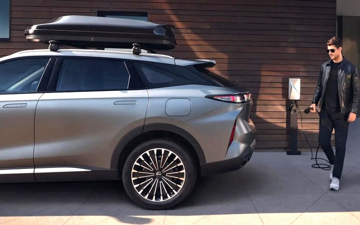 Pokytis: 2025 m. gruodį Lietuvoje įregistruoti 20 307 iš išorės įkraunami hibridiniai automobiliai, 2020 m. jų buvo vos 1 172.