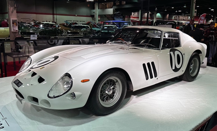 Originalas: spalva „Bianco Speciale“ šis „Ferrari 250 GTO“ buvo nudažytas savoje gamykloje.